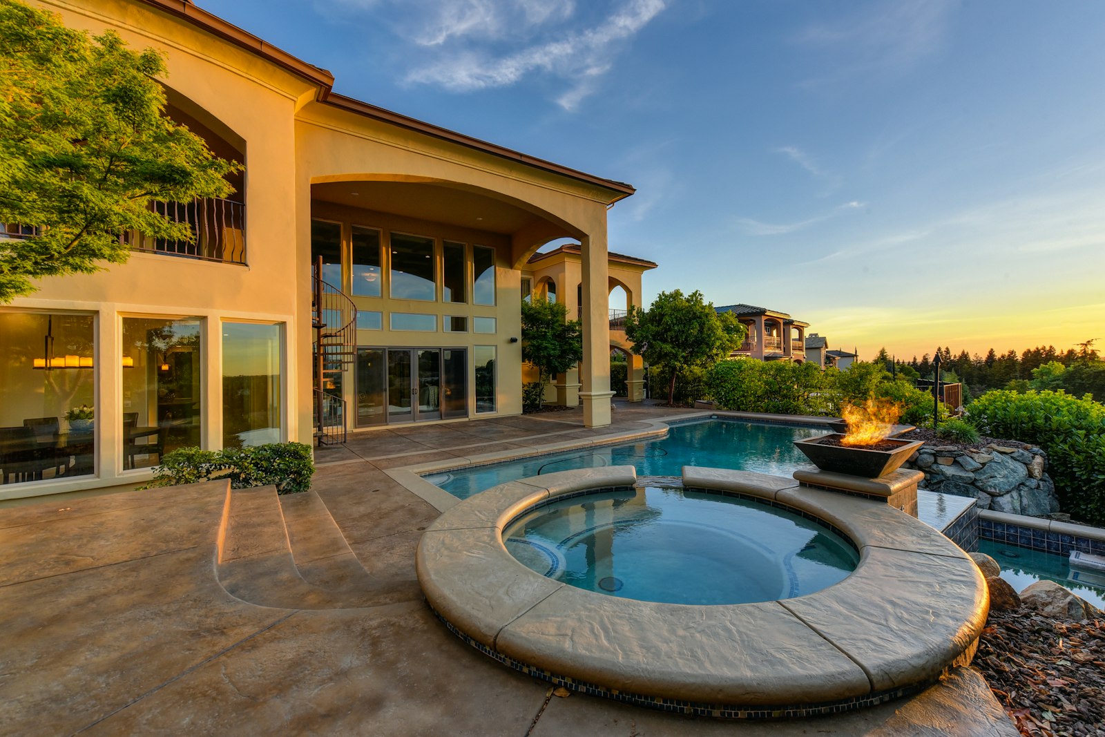 Casa com piscina e área gourmet na Granja Viana